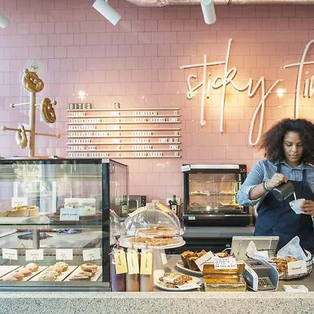 ホテル Conscious The Tire Station アムステルダム