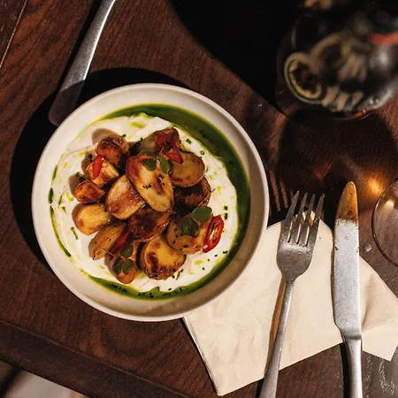 מלון Conscious The Tire Station 3*